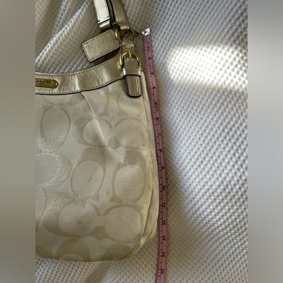 Vintage Coach Madison Soho Hobo Ivory Gold Leather
Trim No. H1294-†20584 - Picture 11 of 12